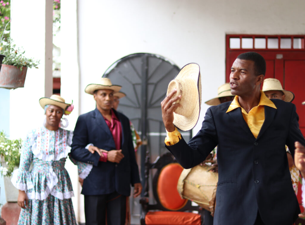 Danzas tradicionales de Villa Rica, identidad cultural que permanece con fuerza de torbellinos