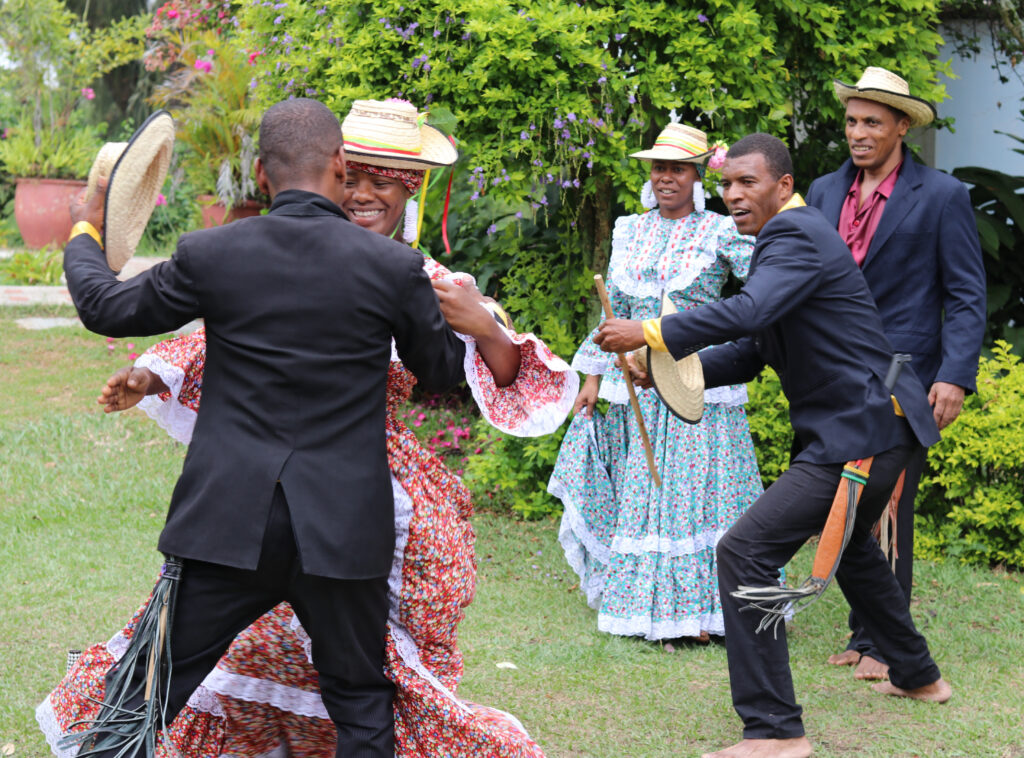 Danzas tradicionales de Villa Rica, identidad cultural que permanece con fuerza de torbellinos